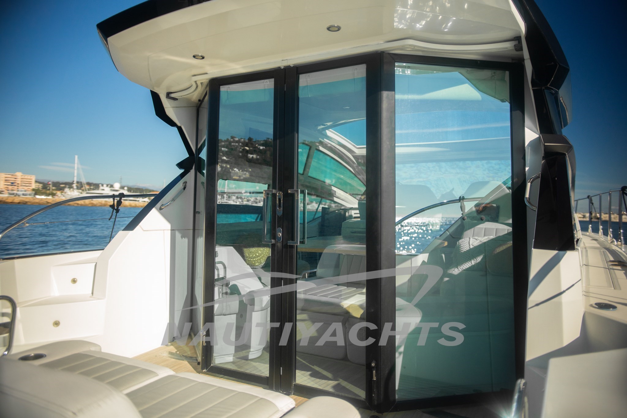 slider 16 Beneteau Gran Turismo 46